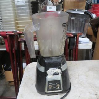 Waring Commercial Blender, Model BB300, 120V. Features a plastic pitcher and user-friendly controls. Used condition.