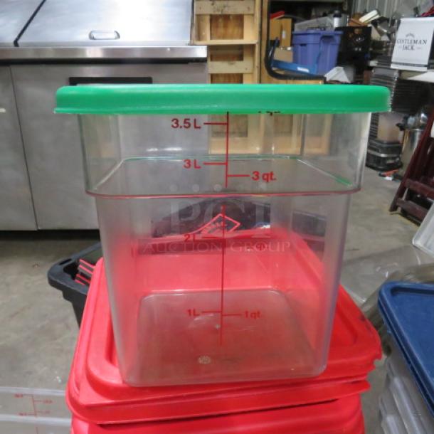 4-quart food storage container with green lid, marked with measurement indicators up to 3.5L. Appears in good condition.
