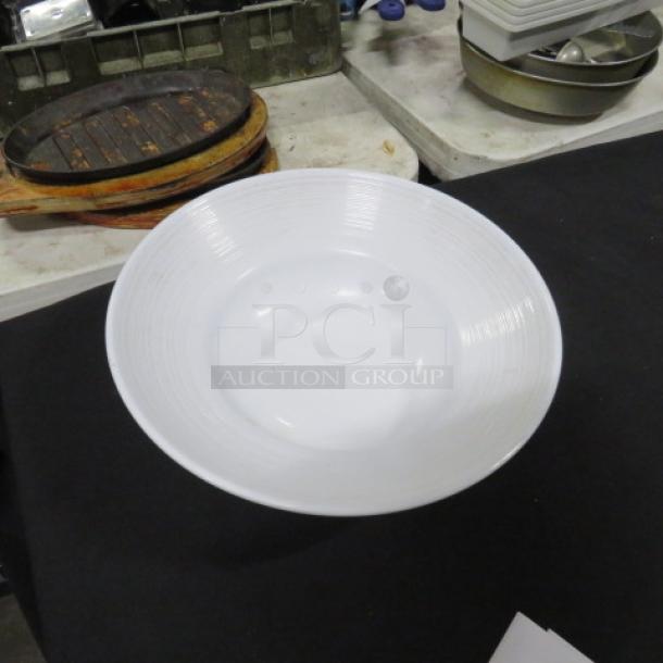 One lot of 25 GET Melamine 10-inch bowls, model B-32-MN, in pristine condition, ideal for durability and aesthetic appeal.
