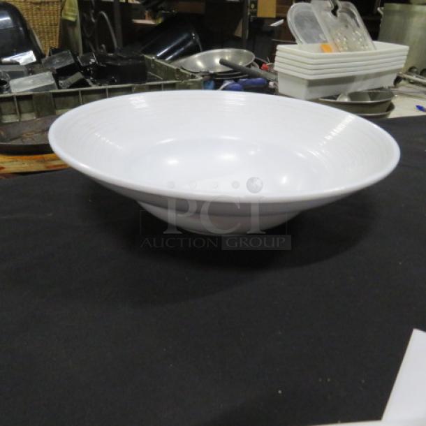 One lot of 25 GET 10-inch melamine soup bowls, model B-16-MN, in excellent condition.