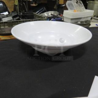 One lot of 25 GET 10-inch melamine soup bowls, model B-16-MN, in excellent condition.