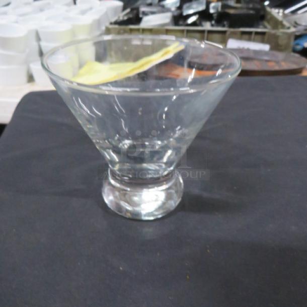 Clear cocktail glass with a flared bowl and sturdy base, model 12XBID, in excellent condition, ideal for cocktail enthusiasts.