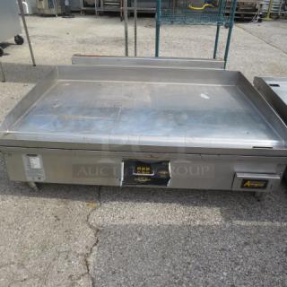 Accutemp natural gas flat top griddle, Model GGF1201A4850, 48.5"x39"x18.5", features digital controls, metal finish, excellent condition.