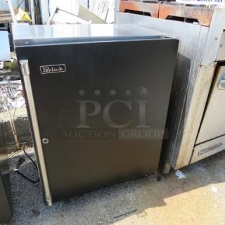 Perlick 1 Door Cooler, Model HD24RS4, 115V, 24x18x32 inches, with 1 rack. Features Perlick branding.