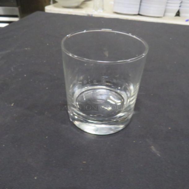 Clear rocks bar glass, model 10XBID, in excellent condition. No visible markings or labels.
