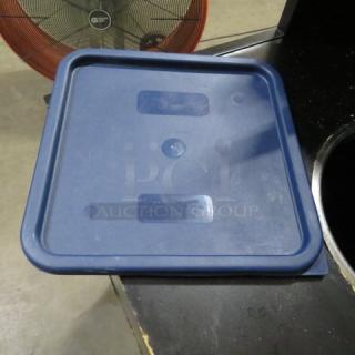 Blue square food storage lid for 18-22 quart containers. Features durability and a secure fit for preservation.