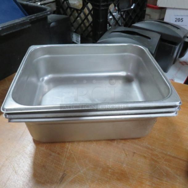 Half size, 4-inch deep hotel pan, stainless steel. Good condition, stackable, suitable for commercial kitchen use. 3XBID.