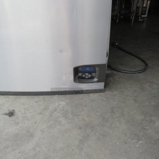 Manitowic Ice Maker Model IY1106A-261, 208-230V, 30x25x30 inches, stainless finish, control panel visible, working condition.