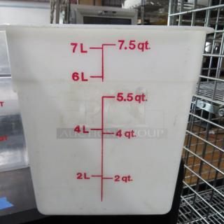 7.5-quart food storage container with 2-7 liter measurements in red. White plastic, used condition.