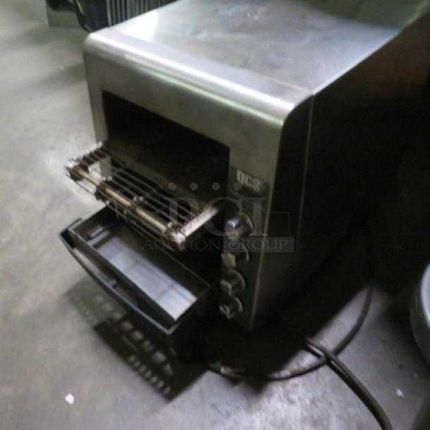 Star Conveyor Toaster, Model QCS-2-80C. 208V, 14.5x23x16 in. Features control knobs, stainless steel finish.