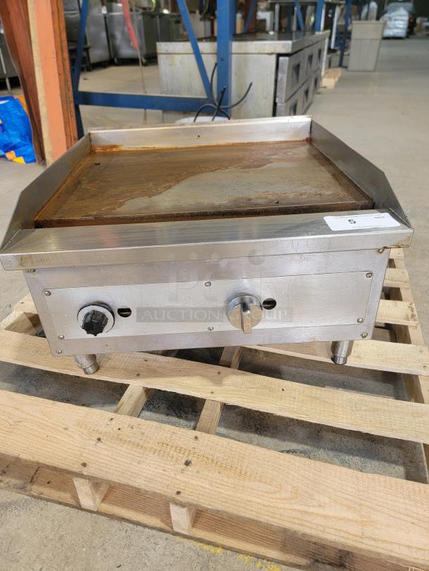 Vollrath 24" Gas Flat Top Griddle - Needs Rust Removal - Your Gain! An excellent opportunity to acquire a high-quality commercial griddle at a fraction of the cost, perfect for those with the skills (or willingness to learn!) to restore it. - Image 1 of 4