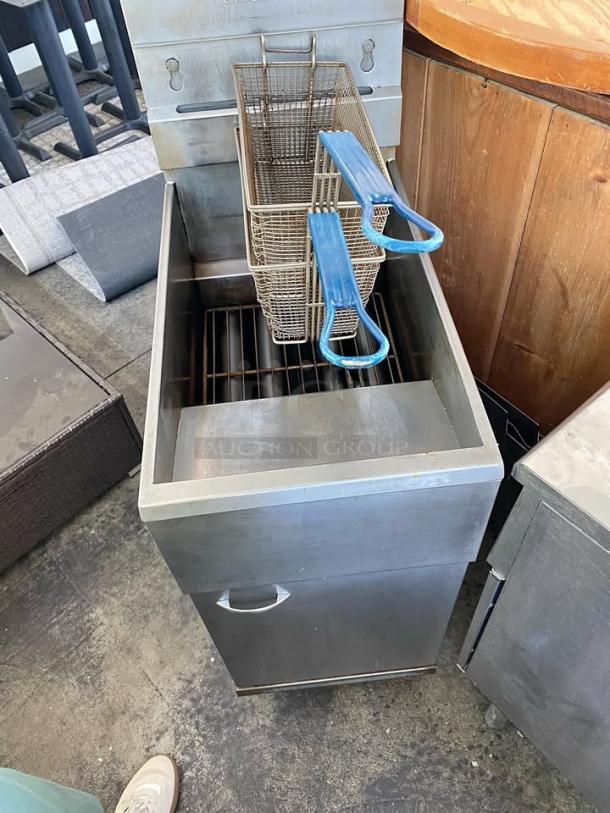 🔥Fry Like a Pro!🔥Pitco Frialator 40D SM Commercial Gas Deep Fryer - LP Gas! Known for their reliability and performance, Pitco fryers are a staple in commercial kitchens. This unit is perfect for restaurants, food trucks, concession stands, or any establishment needing high-volume frying. - Image 1 of 3