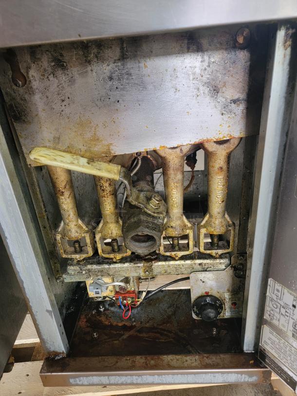 Pitco Frialator 40D SM gas deep fryer showing internal components. Used condition, suitable for high-volume frying.