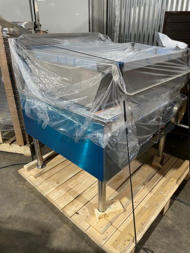 BRAND NEW! Cleveland Range! 2024! Late Model! DuraPan Series Commercial Stainless Steel Electric Powered 30 Gal. Ultra Tilt Skillet/Braising Pan! With Thermostatic Control! Model: SEL30TR SN: 240223053314! 208V 3 Phase! On Legs! - Image 7 of 13