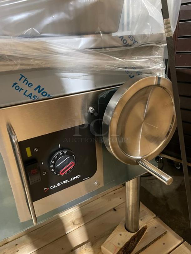 BRAND NEW! Cleveland Range! 2024! Late Model! DuraPan Series Commercial Stainless Steel Electric Powered 30 Gal. Ultra Tilt Skillet/Braising Pan! With Thermostatic Control! Model: SEL30TR SN: 240223053314! 208V 3 Phase! On Legs! - Image 11 of 13