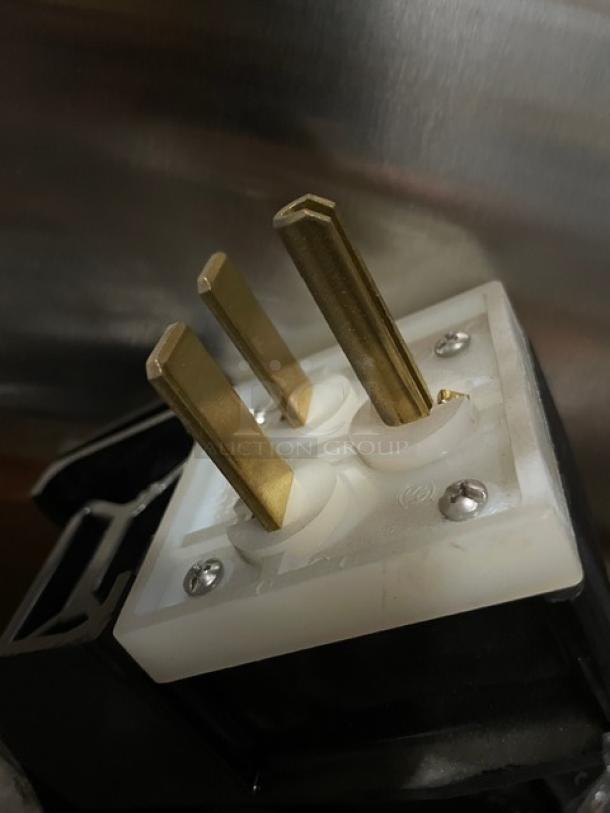 NEW! SCRATCH-N-DENT! Dinex Commercial Stainless Steel 3-Silo Colossus Plate Heater Dispenser! Model: DXPSBH3P! On Casters! - Image 12 of 13
