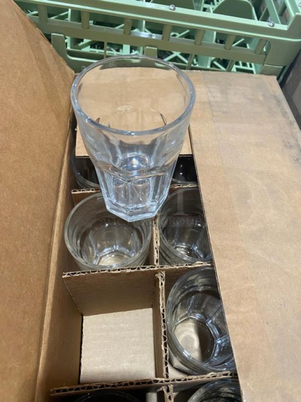 BRAND NEW! MIXED PALLET! Arcoroc Commercial Clear 10 Oz. Gotham Hi-Ball Beverage Glass! 36 Per Case! Model: J4101! With Arcoroc Triborough Collection Commercial Clear 20 Oz. Cooler Glass! 24 Per Case! Model: N0233A! With Chef & Sommelier Azali Collection Commercial Stainless Steel 4-1/2” Demitasse Spoon! Model: 7411! With Dudson By Arcoroc Evo Collection Commercial Jet Black Vitrified China Rectangular Chefs Tray! 6 Per Case! Model: 4EJ954RV! With Arcoroc Vintage Collection Commercial white Porcelain Rectangular Dish! 8 Per Case! Model: R0959! & MORE! 37X Your Bid! - Image 6 of 9