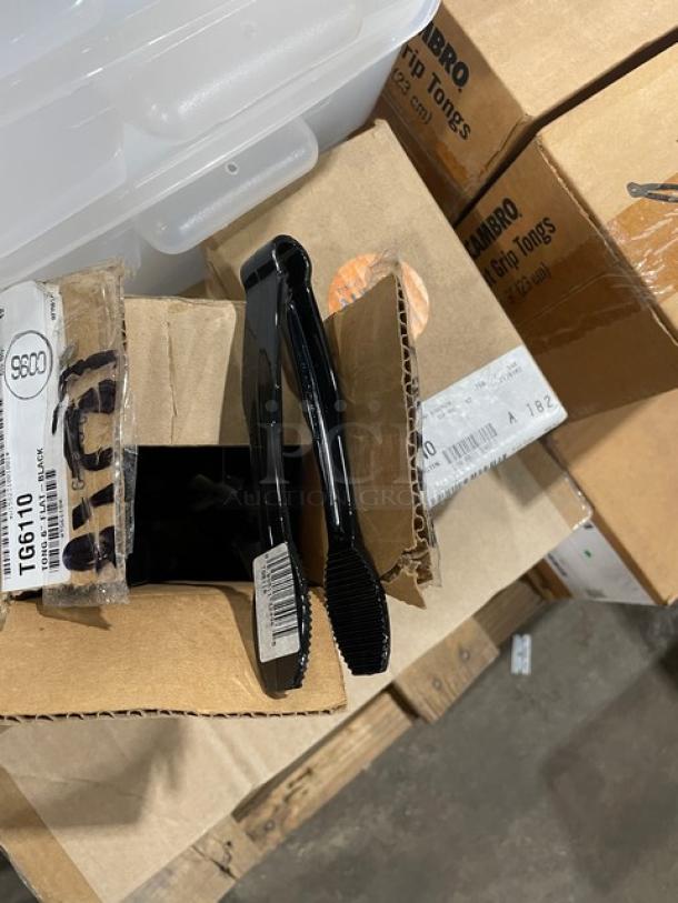 BRAND NEW! MIXED PALLET! Cambro Lugano Series Commercial Clear 9" Easy Grip Tongs! Model: TGG9135! With Carlisle Sparta Spectrum Galaxy Series Commercial White 2" Wide Pastry/Basting Brush! With Nylon Bristles! Model: 4039102! With Carlisle Commercial Melamine Heavy Duty 10"x14" Rectangular 6-Compartment Meal Tray! Model: 4398050! With Cambro CamSquares Series Commercial Translucent 18 Qt. Square Food Storage Container! Model: 18SFSPP190! With Carlisle Flo-Pac Series Commercial Black 24" Straight Blade Squeegee! Model: 361202400! & MORE! 44X Your Bid! - Image 6 of 9