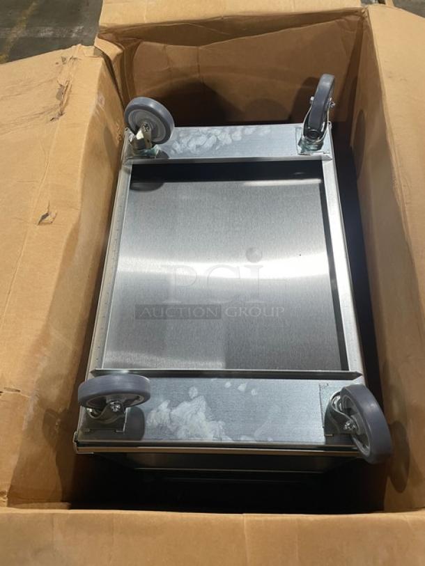 BRAND NEW! Lakeside Commercial Stainless Steel Medium Duty 3-Tier Utility/Bussing Cart! With 500 Lb. Capacity! With Raised Ledges! Model: 422! On Casters! - Image 3 of 8