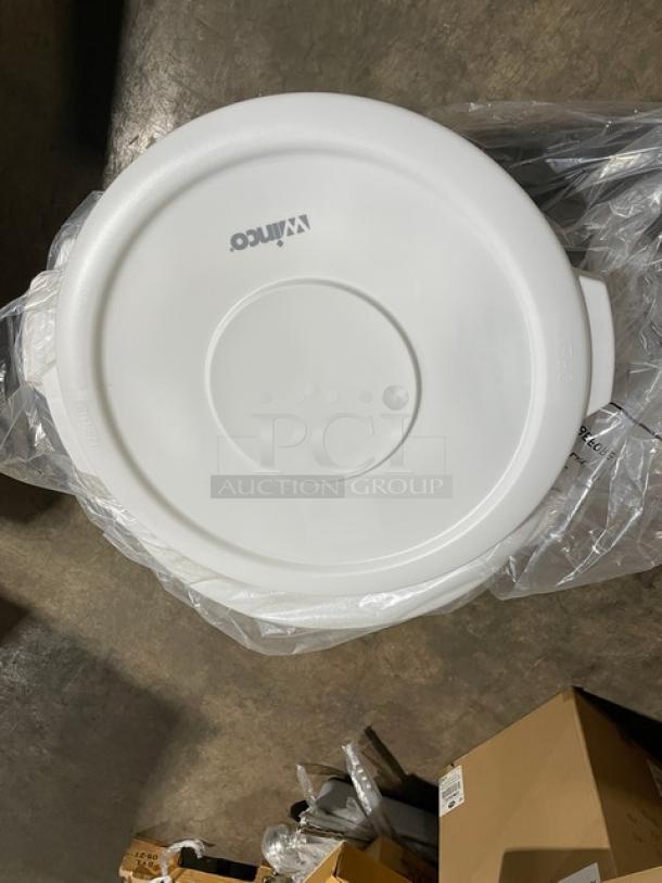 BRAND NEW! Winco Commercial White Round 10 Gal. Trash Can/Cover Combo! Model: PTC-10W/PTCL-10W! 4X Your Bid! - Image 6 of 10
