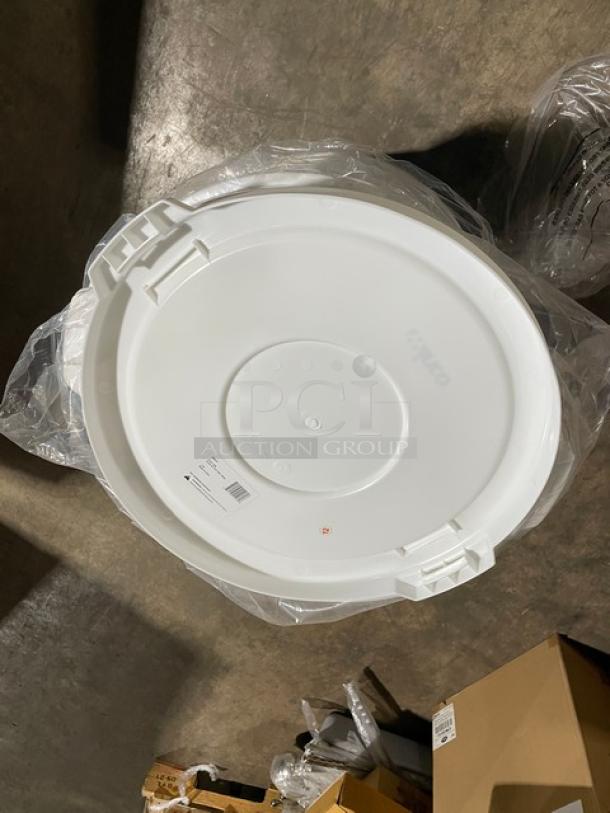 BRAND NEW! Winco Commercial White Round 10 Gal. Trash Can/Cover Combo! Model: PTC-10W/PTCL-10W! 4X Your Bid! - Image 7 of 10