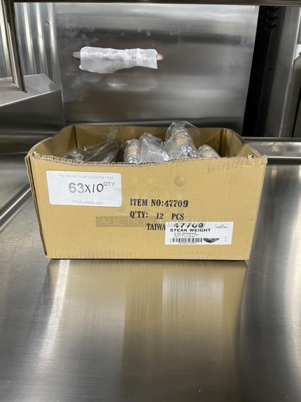 BRAND NEW! Vollrath Commercial Cast Aluminum Waffle-Patterned Grid-Bottom Steak Weight! With Wooden Handle! Model: 47709! 10X Your Bid! - Image 2 of 8