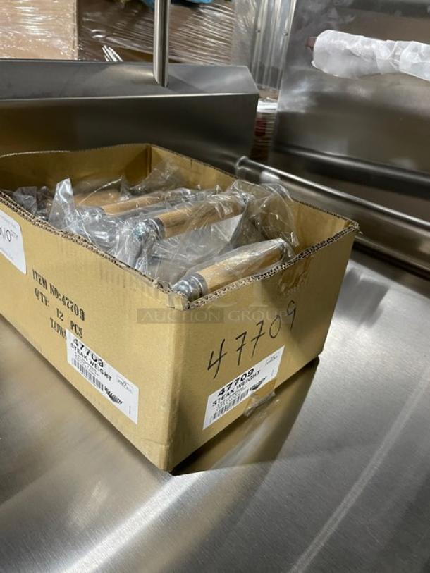 BRAND NEW! Vollrath Commercial Cast Aluminum Waffle-Patterned Grid-Bottom Steak Weight! With Wooden Handle! Model: 47709! 10X Your Bid! - Image 3 of 8