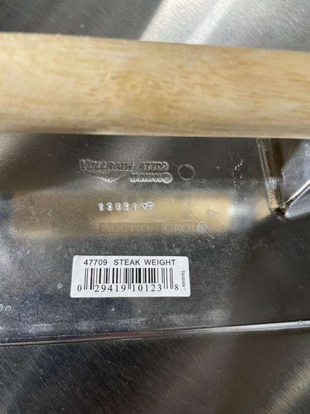BRAND NEW! Vollrath Commercial Cast Aluminum Waffle-Patterned Grid-Bottom Steak Weight! With Wooden Handle! Model: 47709! 10X Your Bid! - Image 7 of 8