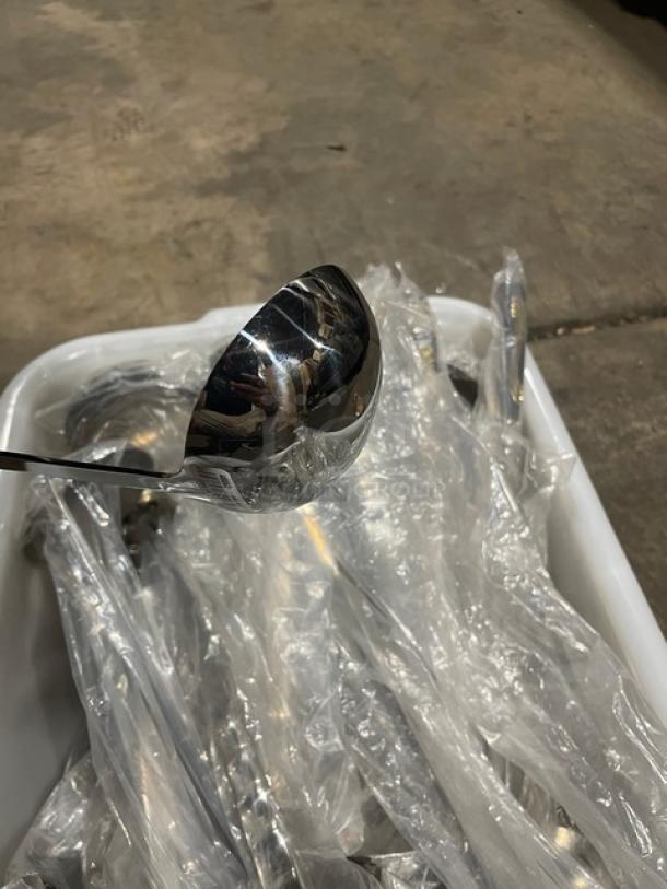 BRAND NEW! Vollrath Windway Series Commercial Stainless Steel 6 Oz. Oval Ladle! With Finger Grip Style Handle! Model: 46653! 40X Your Bid! - Image 7 of 9