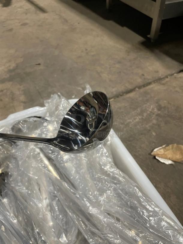 BRAND NEW! Vollrath Windway Series Commercial Stainless Steel 6 Oz. Oval Ladle! With Finger Grip Style Handle! Model: 46653! 40X Your Bid! - Image 9 of 9