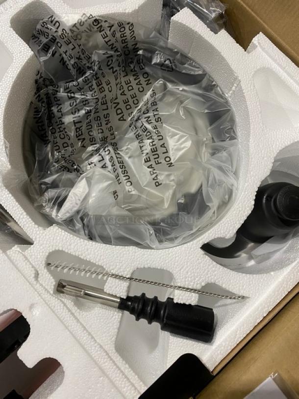 BRAND NEW! Waring Commercial Electric Powered Countertop 4 Qt. Dice Combination Food Processor! With Liquilock Seal System! With Continuous Feed Attachment & Discs! Model: WFP16SCD! - Image 8 of 8