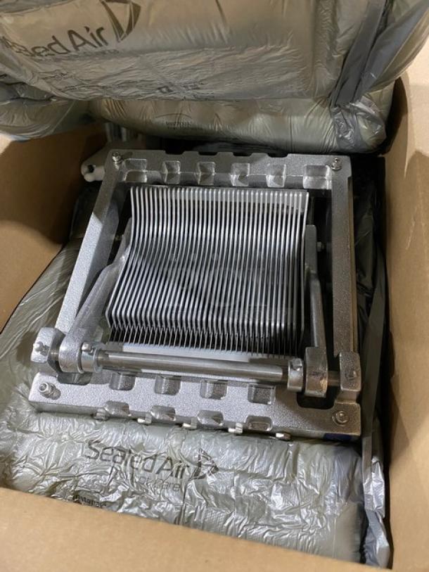 BRAND NEW! Vollrath Reco Series Commercial Cast Aluminum/Stainless Steel Manual Heavy Duty Lettuce King Vegetable Shredder/Slicer! With 3/16" Cut Blades & Extra-Wide Base! With Ergonomic Handle! Model: 400N! - Image 8 of 8