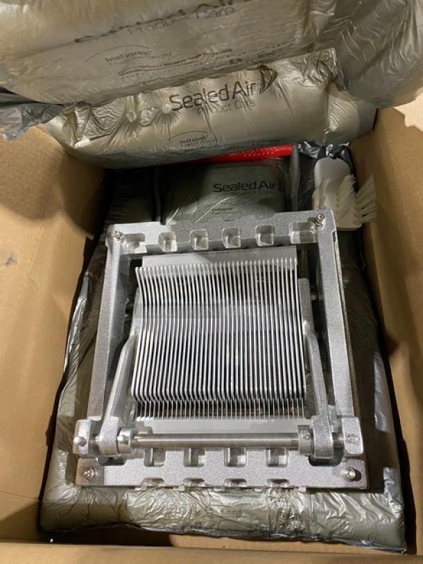 BRAND NEW! Vollrath Reco Series Commercial Cast Aluminum/Stainless Steel Manual Heavy Duty Lettuce King Vegetable Shredder/Slicer! With 3/16" Cut Blades & Extra-Wide Base! With Ergonomic Handle! Model: 400N! - Image 7 of 7