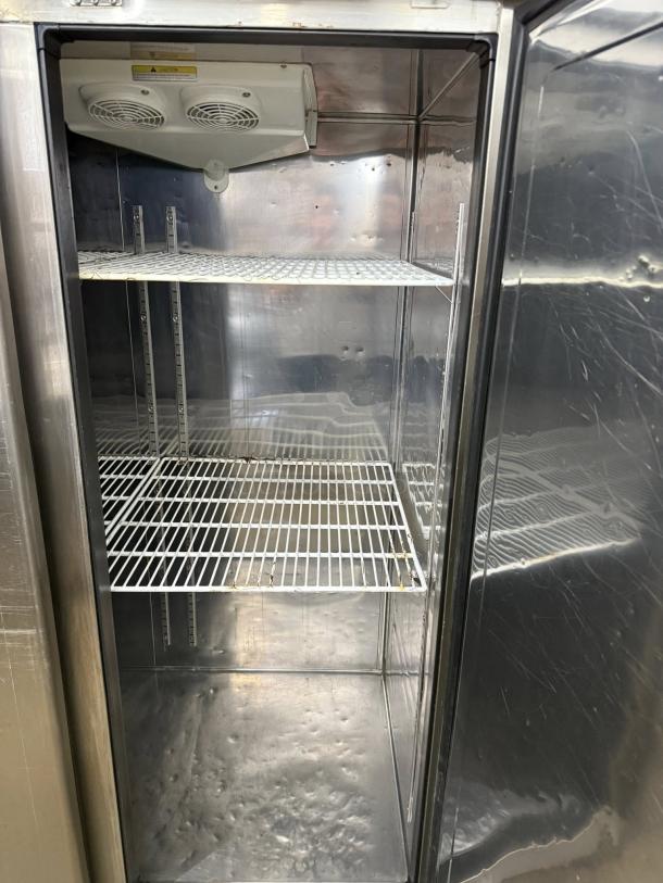 Great Condition - Everest ESR3 74 3/4" Stainless Steel 71 cu. ft Reach-In Refrigerator, 3 Solid Full Doors, Top Mount 115V 1Ph. - Tested & Working - Image 5 of 7