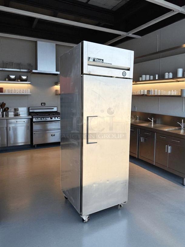 Great Condition - True TM-24 Top Mount 24 Cu.Ft Commercial Cooler Stainless Swing Door - Tested & Working - Image 2 of 6