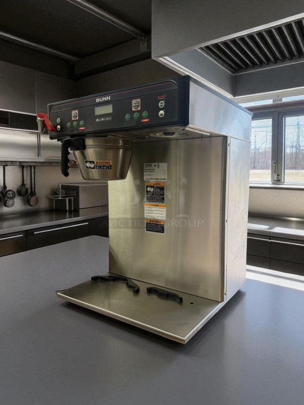 Great Condition - Bunn 33500.0042 BrewWISE Dual Soft Heat DBC Brewer with Lower Faucet - 120/240V, 6800W - Tested & Working - Image 2 of 5
