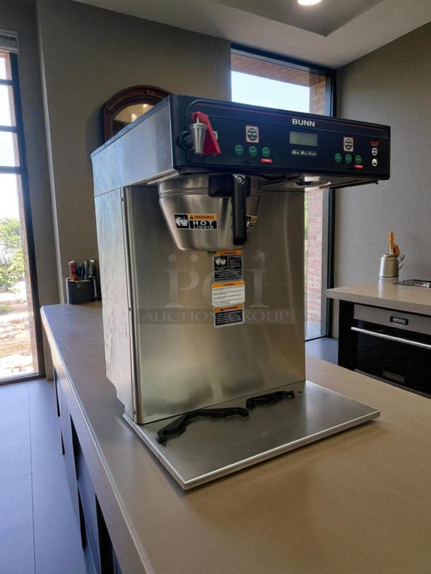 Great Condition - Bunn 33500.0042 BrewWISE Dual Soft Heat DBC Brewer with Lower Faucet - 120/240V, 6800W - Tested & Working - Image 3 of 5