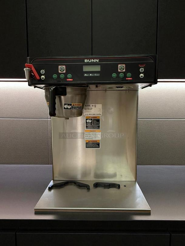 Great Condition - Bunn 33500.0042 BrewWISE Dual Soft Heat DBC Brewer with Lower Faucet - 120/240V, 6800W - Tested & Working - Image 4 of 5