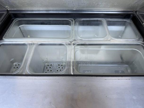 Great Condition - True TSSU-27-08 Solid 1 Door Sandwich / Salad Refrigerated Prep Table, Stainless Steel 115V.- Tested & Working - Image 5 of 7