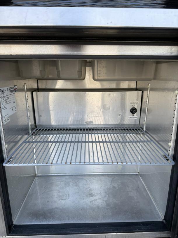Great Condition - True TSSU-27-08 Solid 1 Door Sandwich / Salad Refrigerated Prep Table, Stainless Steel 115V.- Tested & Working - Image 6 of 7