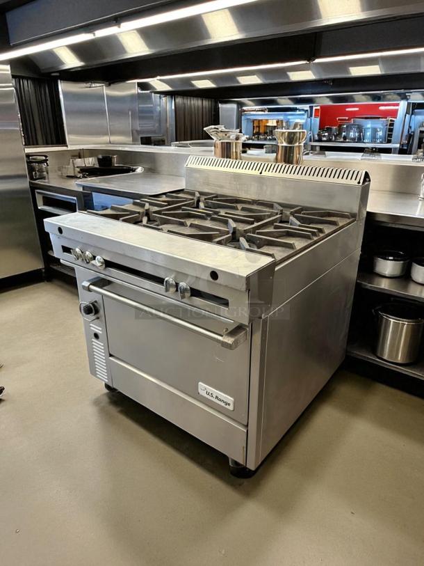 Great Condition - Garland M44R Master Series Natural Gas 4 Burner 34" Range with Standard Oven - 180,000 BTU- Tested & Working - Image 2 of 6