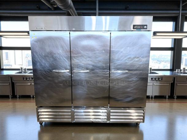 Good Condition! - Beverage Air - KR74-1AS - Solid Door Reach In Refrigerator 115v. 1ph. - Tested & Working - Image 3 of 7