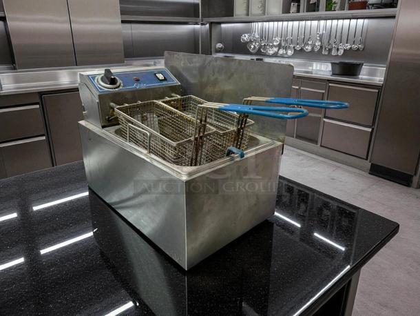 Good Condition - Globe PF10E 10 lb. Electric Countertop Fryer 115V. - Tested & Working - Image 2 of 5