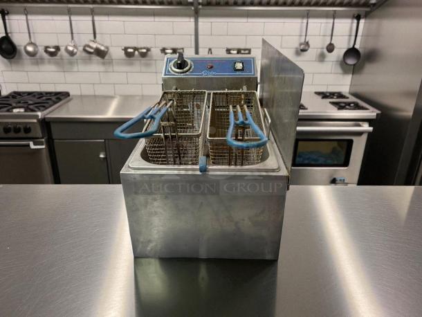 Good Condition - Globe PF10E 10 lb. Electric Countertop Fryer 115V. - Tested & Working - Image 3 of 5