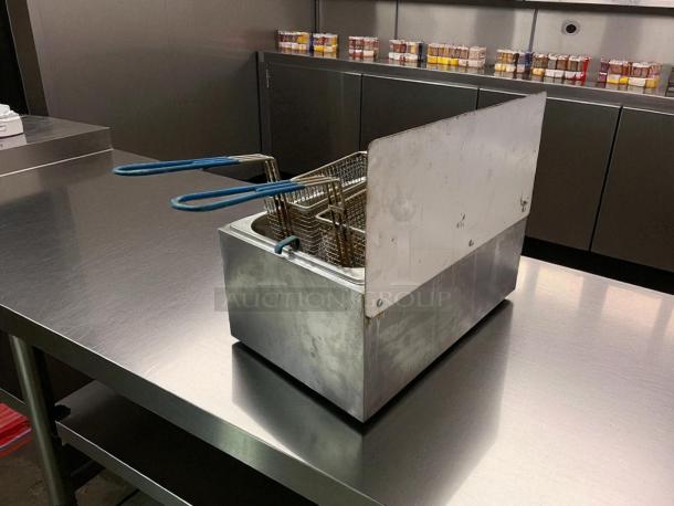 Good Condition - Globe PF10E 10 lb. Electric Countertop Fryer 115V. - Tested & Working - Image 4 of 5