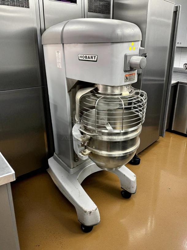 WOW - Hobart HL662-1 Legacy 60-Quart 2-Speed 2.7 HP Commercial Pizza Dough Mixer Without Attachments, 200-240 Volts, 3-phase/1-phase - Tested & Working - Image 4 of 6