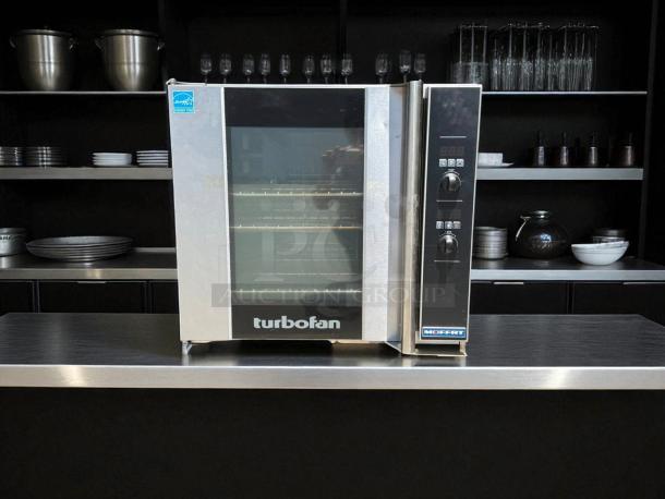 Great Condition - Moffat G32D5-1-N Turbofan Single Deck Full Size Natural Gas Digital Convection Oven with Steam Injection - 110-120V, 1 Phase- Tested & Working - Image 2 of 6
