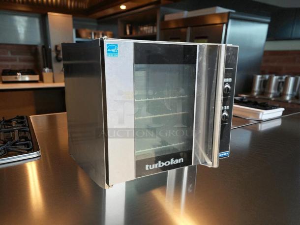 Great Condition - Moffat G32D5-1-N Turbofan Single Deck Full Size Natural Gas Digital Convection Oven with Steam Injection - 110-120V, 1 Phase- Tested & Working - Image 3 of 6