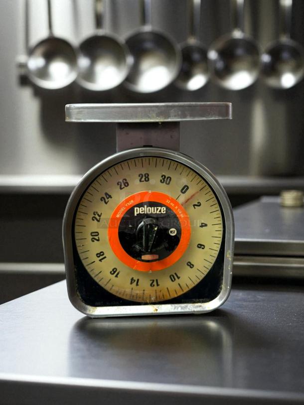 Nice Condition - Rubbermaid® Commercial Pelouze Y-Line Mech Portion-Control Scale, 32oz Cap - Image 3 of 4