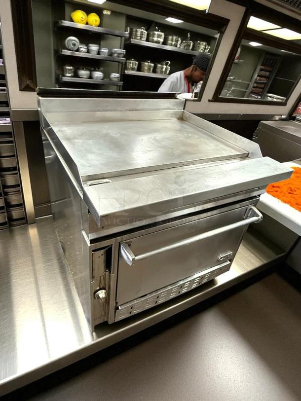 Work horse! - Jade Range JTRH-36G-36 Titan™ Heavy Duty Range Gas 36" Griddle with Oven Below - Tested & Working - Image 4 of 6